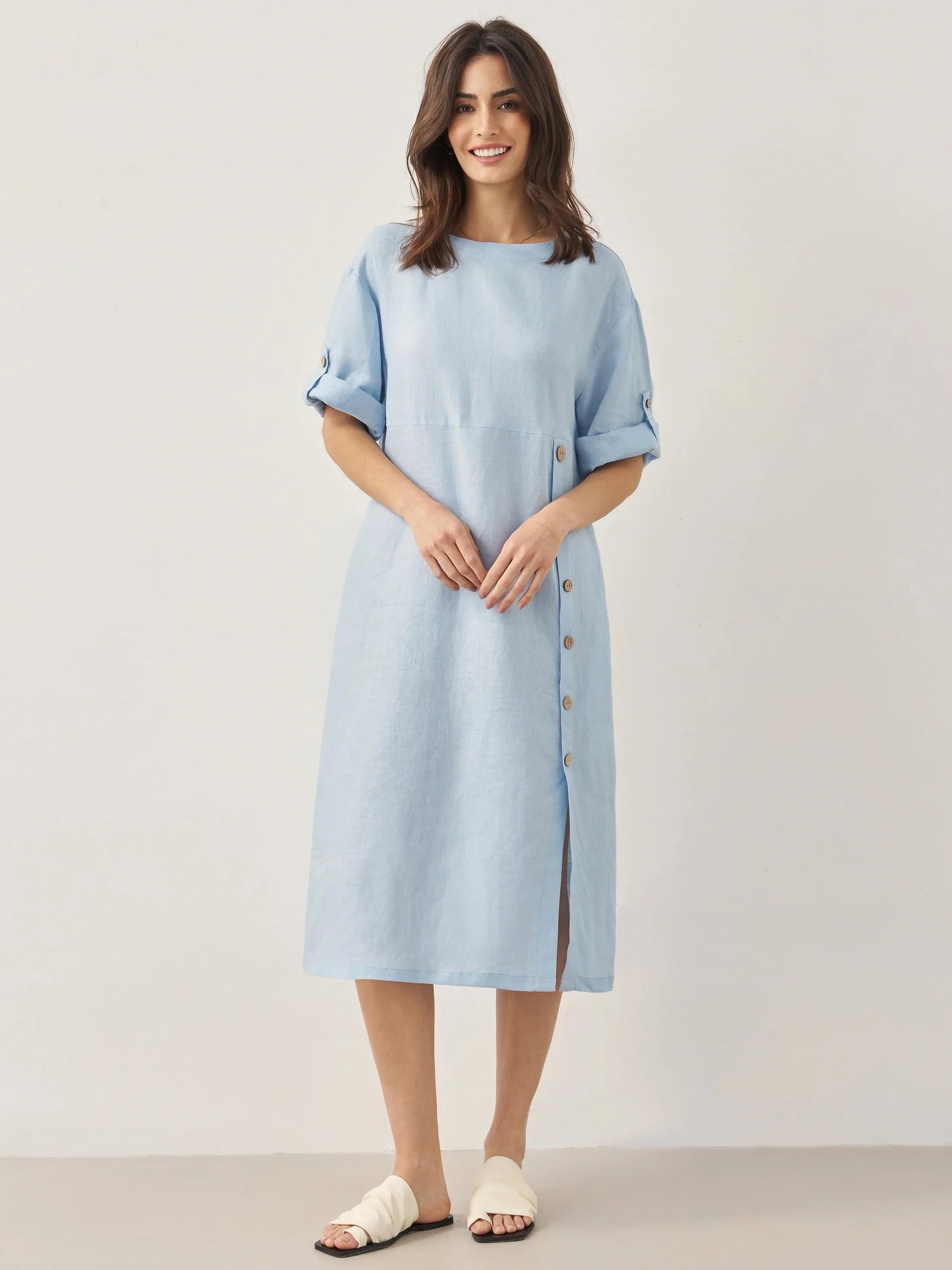 Vestido midi de cuello redondo para mujer con detalle de botones laterales-Midi Dress-Casaluzia