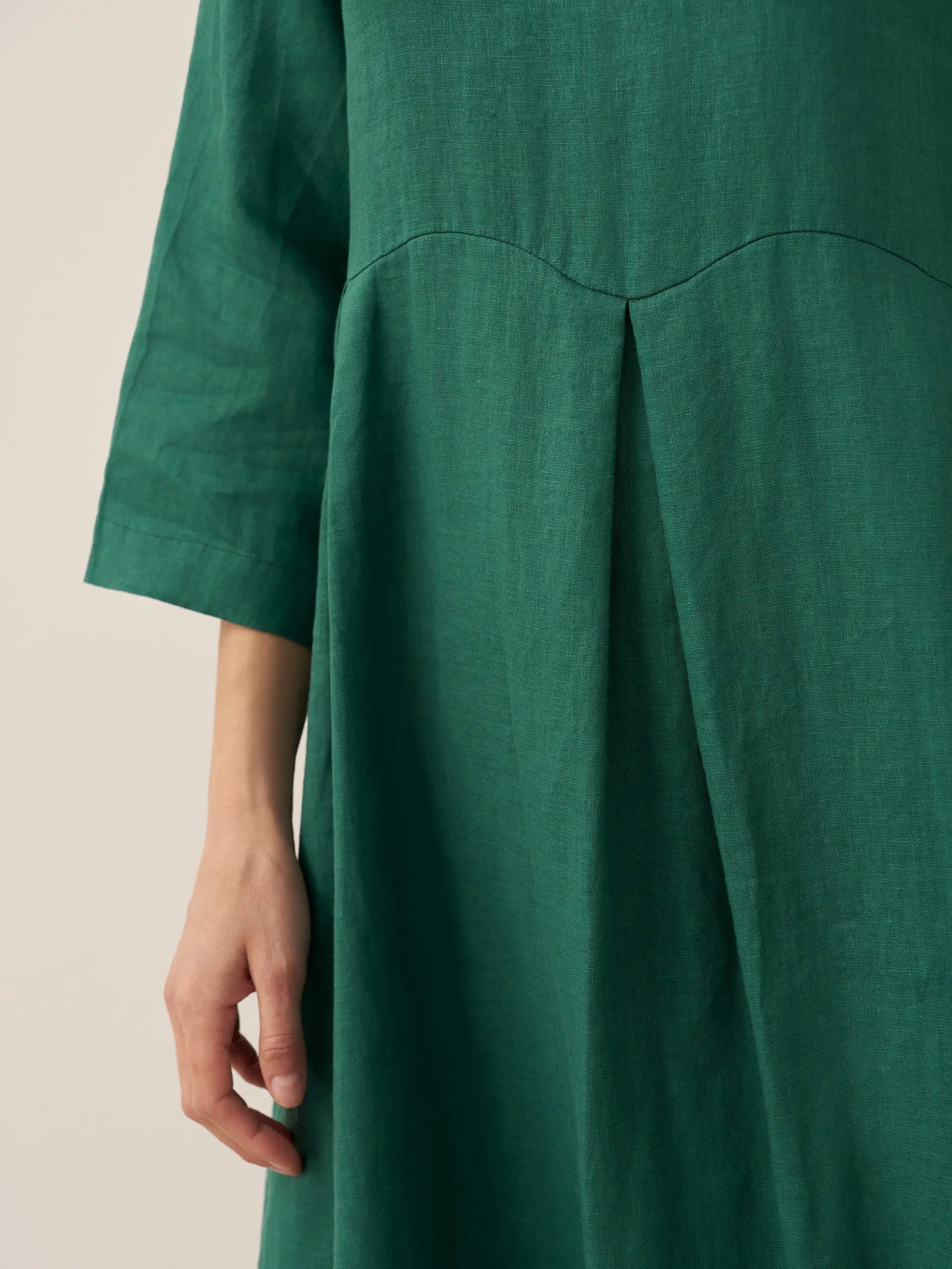 Vestido midi de lino con cuello barco y pliegues para mujer-Midi Dress-Casaluzia