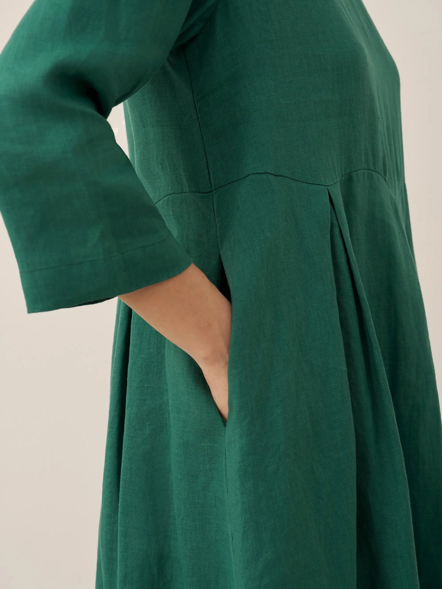 Vestido midi de lino con cuello barco y pliegues para mujer-Midi Dress-Casaluzia