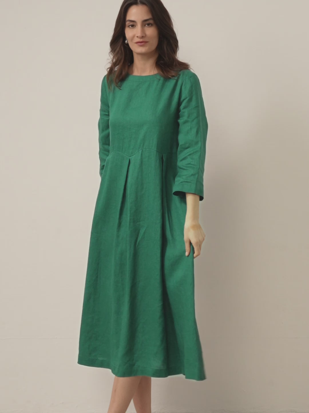 Vestido midi de lino con cuello barco y pliegues para mujer-Midi Dress-Casaluzia