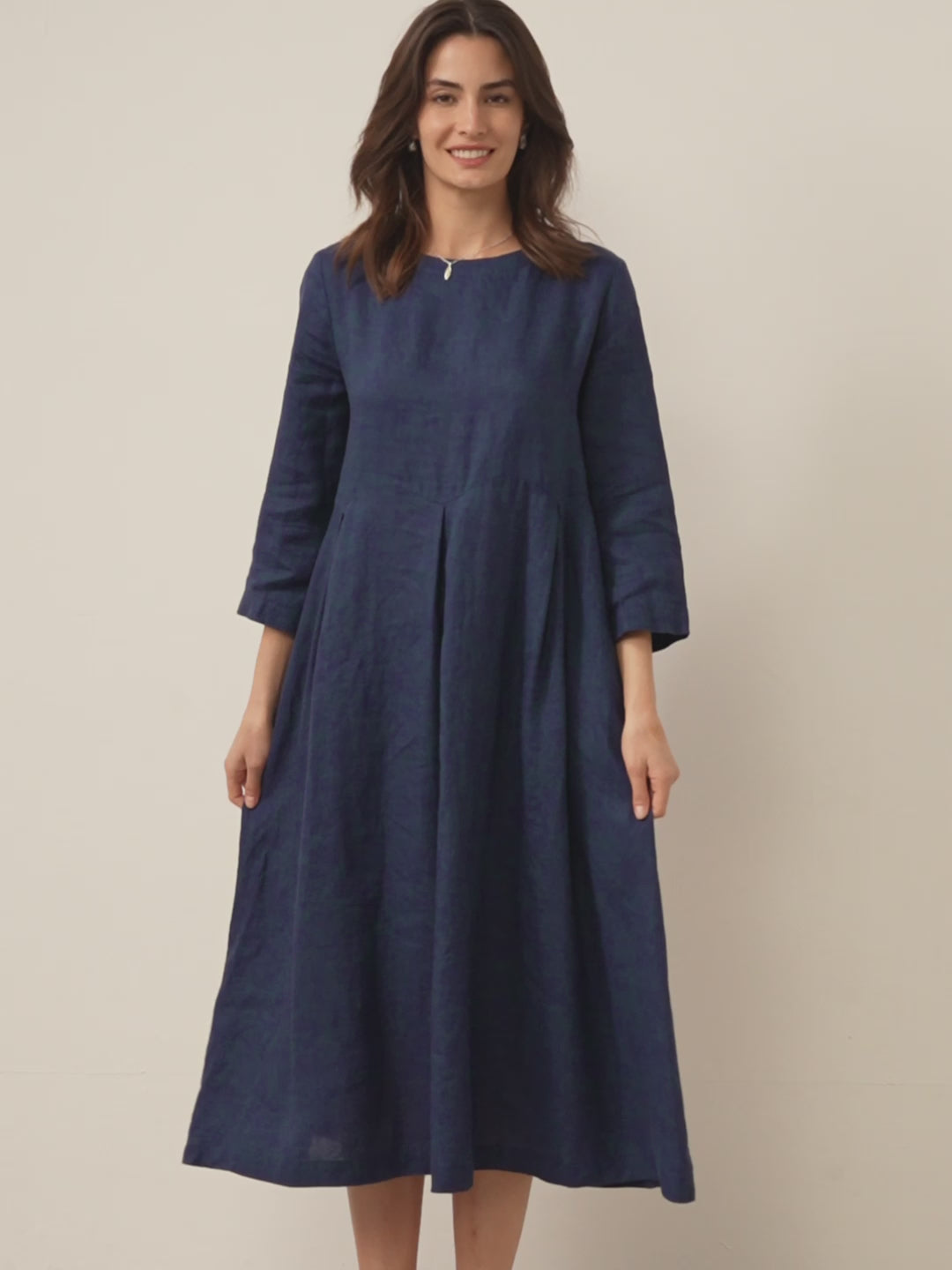 Vestido midi de lino con cuello barco y pliegues para mujer-Midi Dress-Casaluzia