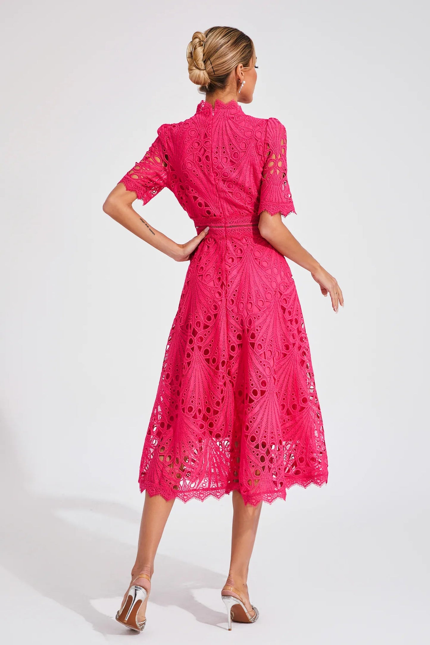 Vestido midi mujer con estructura de encaje y cuello alto-Midi Dress-Casaluzia
