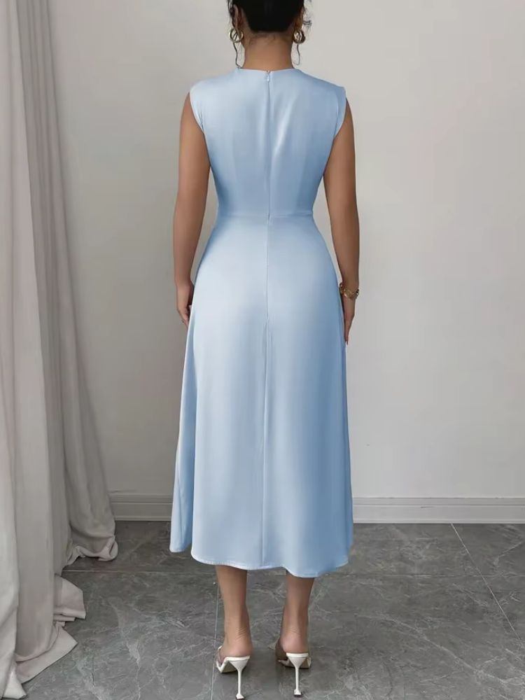 Vestido midi sin mangas con cuello alto y falda acampanada-Midi Dress-Casaluzia