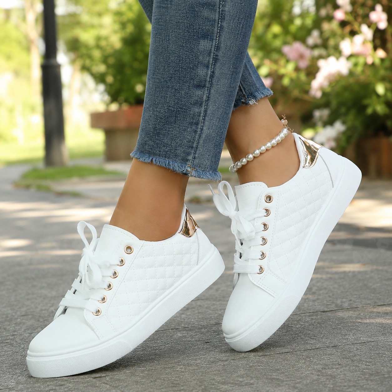 Zapatillas bajas acolchadas para mujer-Footwear for women-Casaluzia