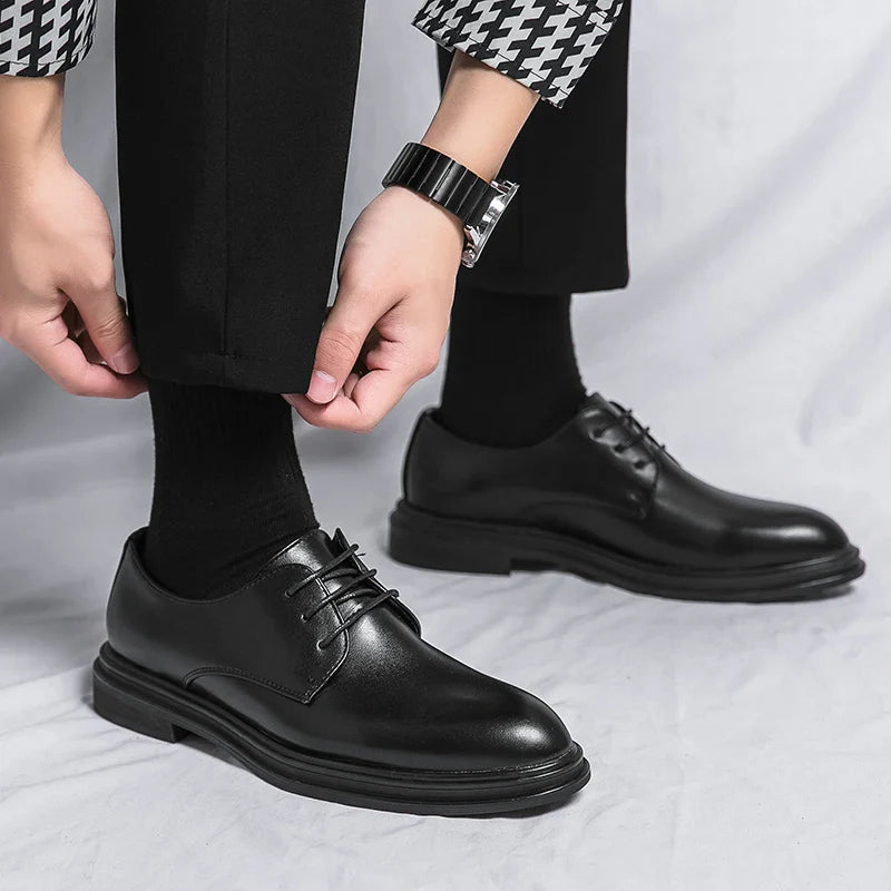 Zapatos de hombre estilo Derby con acabado brillante y suela gruesa-Dress shoes for men-Casaluzia