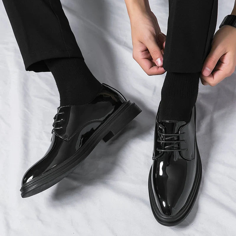 Zapatos de hombre estilo Derby con acabado brillante y suela gruesa-Dress shoes for men-Casaluzia